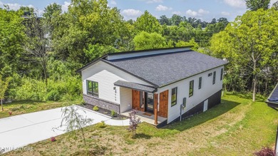 BUILDER OFFERING $10,000 in concessions for buyer expenses or - photo 4
