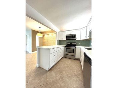 Great Condo! This 2-Bedroom, 2-Bathroom on the 1st floor offers - photo 4