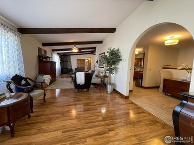 Close to the golf course and move-in-ready! Beautiful finishes - photo 3
