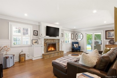 Beautifully renovated & expanded Colonial offering the perfect - photo 11