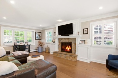 Beautifully renovated & expanded Colonial offering the perfect - photo 13