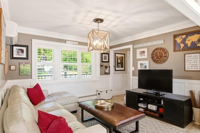Beautifully renovated & expanded Colonial offering the perfect - photo 15