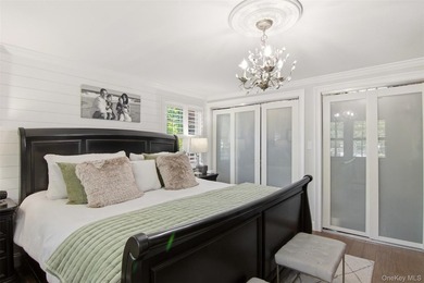 Beautifully renovated & expanded Colonial offering the perfect - photo 19