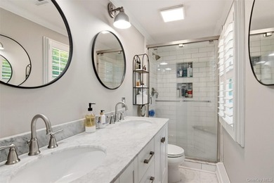 Beautifully renovated & expanded Colonial offering the perfect - photo 20