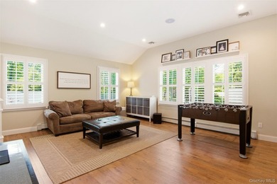 Beautifully renovated & expanded Colonial offering the perfect - photo 28