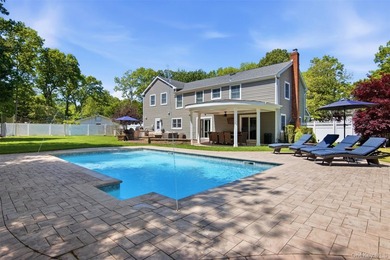 Beautifully renovated & expanded Colonial offering the perfect - photo 33