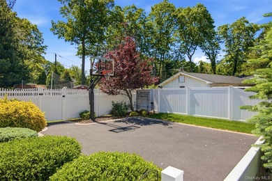 Beautifully renovated & expanded Colonial offering the perfect - photo 40