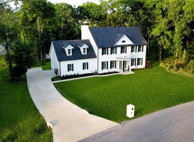Colonial house adjacent to the golf course with lake view and - photo 1