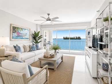 Beautifully renovated with stunning white tile, freshly painted - photo 9