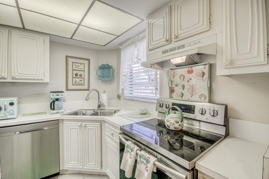 Terrific 55+ living! Extra bright end unit with beautiful golf - photo 6