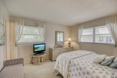 Terrific 55+ living! Extra bright end unit with beautiful golf - photo 10