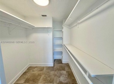 Beautiful corner 2/2 unit with breathtaking canal views, amazing - photo 8