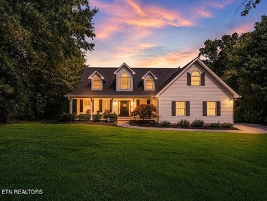 Welcome to 281 Cottage Drive, where classic lakefront living - photo 1