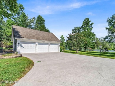 Welcome to 281 Cottage Drive, where classic lakefront living - photo 4