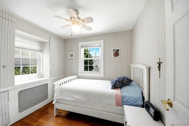 WELCOME to 195 Graff ave., in the vibrant community of Throggs - photo 11