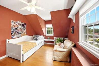 WELCOME to 195 Graff ave., in the vibrant community of Throggs - photo 12