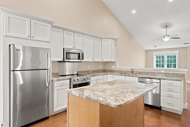 Enjoy carefree condo living in this spacious upper-level - photo 3