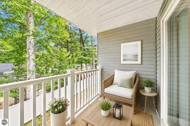 Enjoy carefree condo living in this spacious upper-level - photo 4