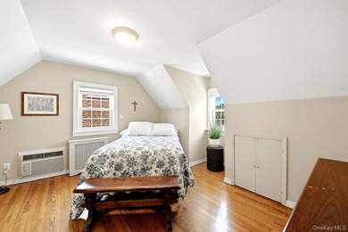 WELCOME to 195 Graff ave., in the vibrant community of Throggs - photo 15