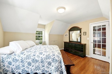 WELCOME to 195 Graff ave., in the vibrant community of Throggs - photo 16