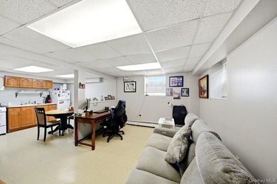 WELCOME to 195 Graff ave., in the vibrant community of Throggs - photo 18