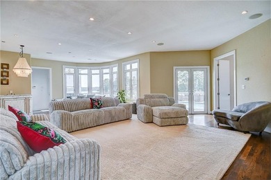 Indulge in luxury living with this breathtaking waterfront - photo 18