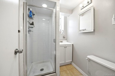 WELCOME to 195 Graff ave., in the vibrant community of Throggs - photo 21
