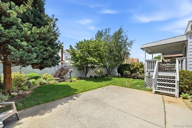 WELCOME to 195 Graff ave., in the vibrant community of Throggs - photo 22