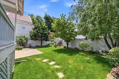 WELCOME to 195 Graff ave., in the vibrant community of Throggs - photo 23