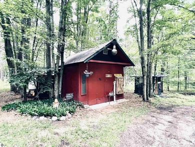 Nestled among beautiful mature trees, this well taken care of 3 - photo 8
