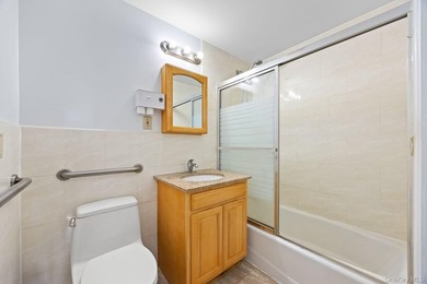 Spacious and beautiful 2 bed 2 bath condo with terrace - photo 15