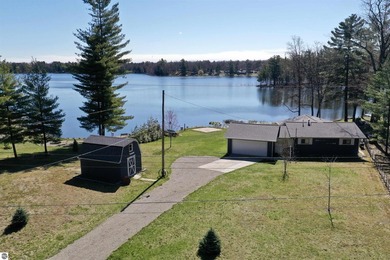 Beautifully remodeled retreat on all-sports Big Island Lake near - photo 1