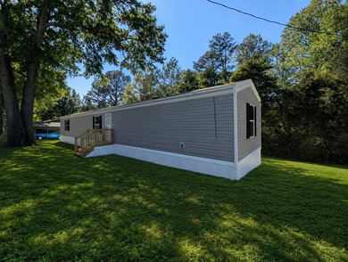 Experience peaceful living in Seneca, South Carolina! Brand-new - photo 2