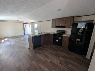 Experience peaceful living in Seneca, South Carolina! Brand-new - photo 4