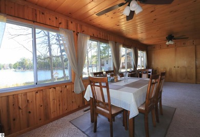Beautifully remodeled retreat on all-sports Big Island Lake near - photo 5