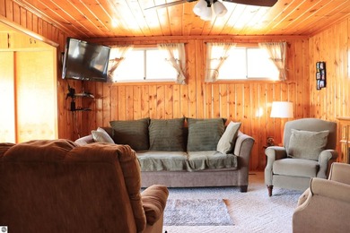 Beautifully remodeled retreat on all-sports Big Island Lake near - photo 6