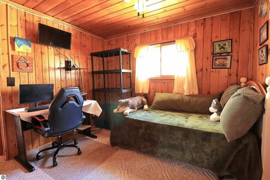 Beautifully remodeled retreat on all-sports Big Island Lake near - photo 9