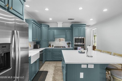 Waterfront home on a large lot in Lake Caroline, complete with a - photo 7