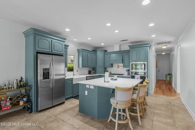Waterfront home on a large lot in Lake Caroline, complete with a - photo 9