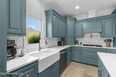Waterfront home on a large lot in Lake Caroline, complete with a - photo 10