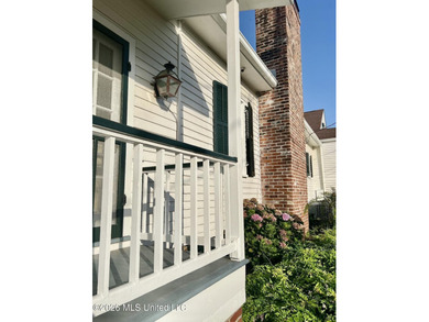 STEP INTO A PIECE OF NATCHEZ HISTORY WITH THE BREATHTAKING OAK - photo 11