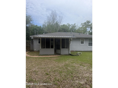 Well - Maintain 3 bedroom 1.5 bath home located in Gautier , MS - photo 2