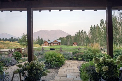 ASPEN GROVE RANCH - Rustic charm meets mountain luxury on this - photo 13