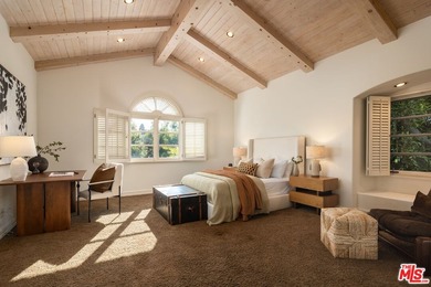 Set behind private gates with a circular driveway, this - photo 14