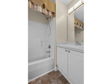 Beautifully maintained and extensively updated 2-bedroom, 2 - photo 24