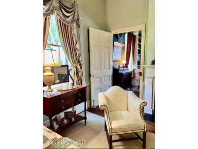 STEP INTO A PIECE OF NATCHEZ HISTORY WITH THE BREATHTAKING OAK - photo 25