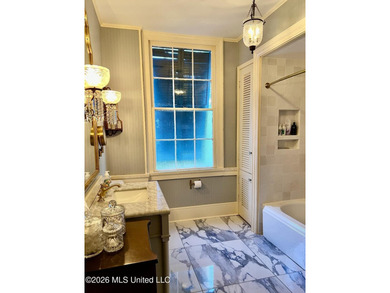 STEP INTO A PIECE OF NATCHEZ HISTORY WITH THE BREATHTAKING OAK - photo 28