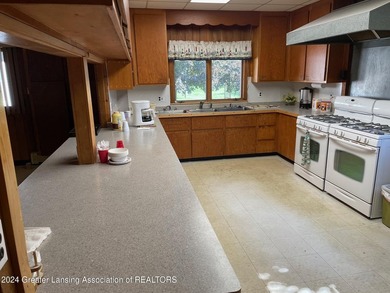 Beautifully maintained church sitting on 6 lots. Easy in and out - photo 31