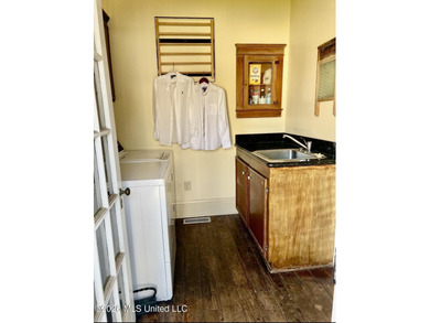STEP INTO A PIECE OF NATCHEZ HISTORY WITH THE BREATHTAKING OAK - photo 35