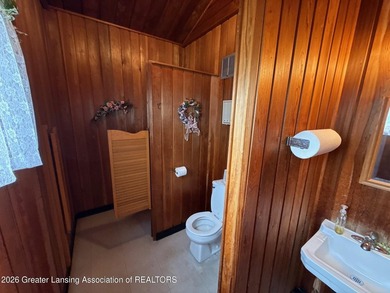 Beautifully maintained church sitting on 6 lots. Easy in and out - photo 36